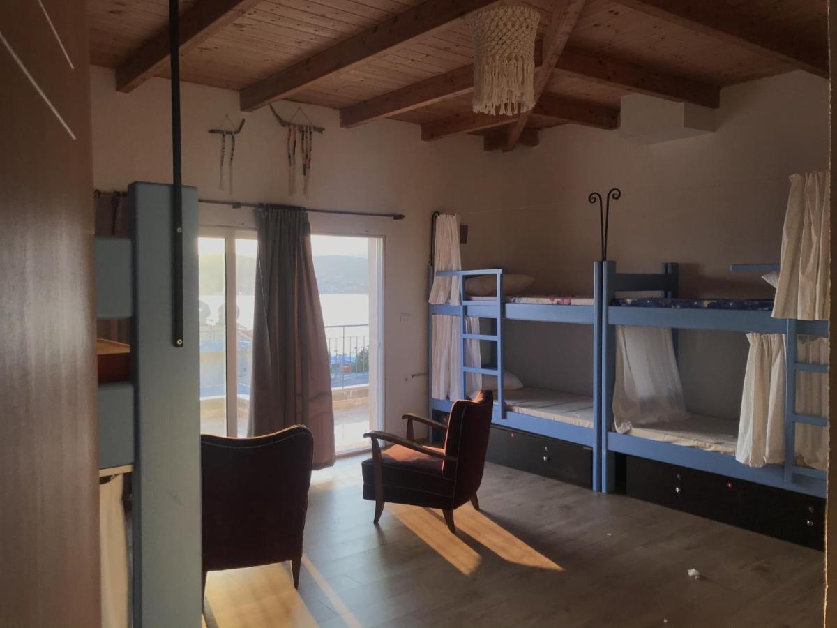 Sun Bakers Hostel Himarë Dış mekan fotoğraf