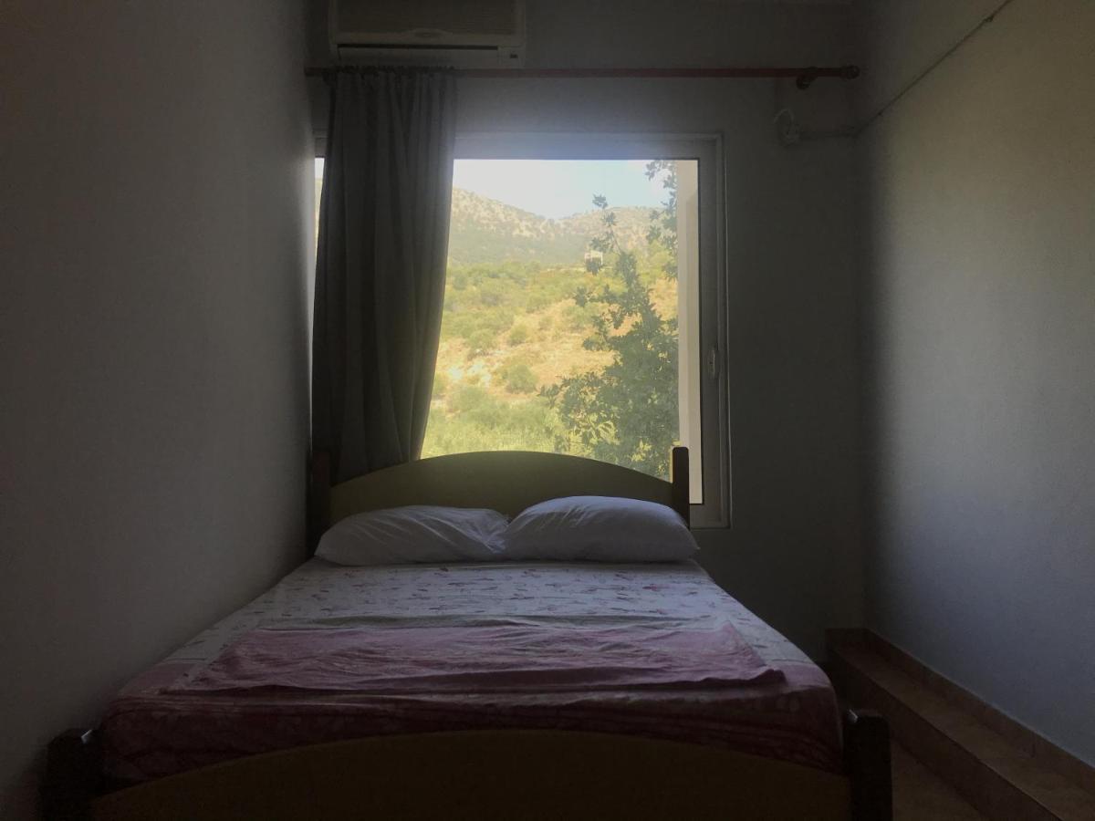 Sun Bakers Hostel Himarë Dış mekan fotoğraf