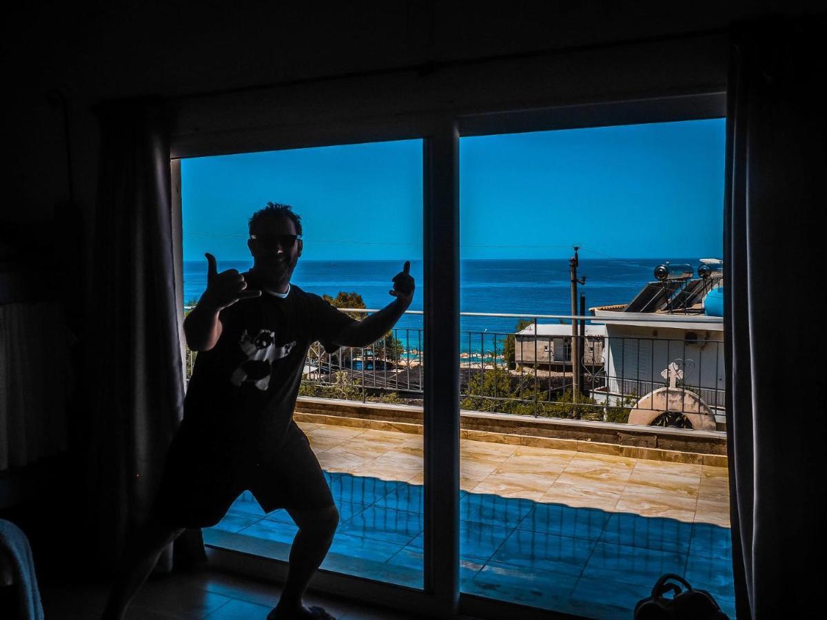 Sun Bakers Hostel Himarë Dış mekan fotoğraf