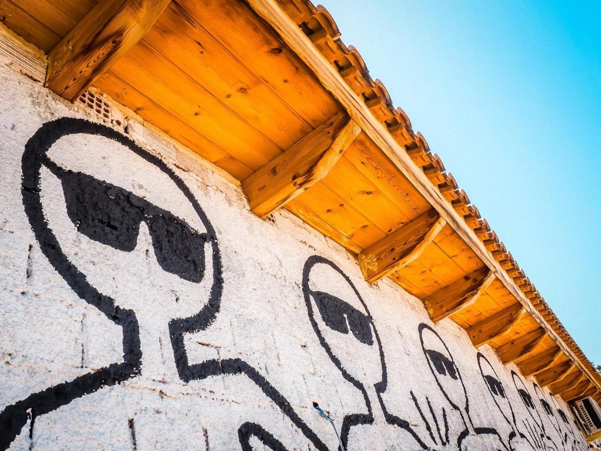 Sun Bakers Hostel Himarë Dış mekan fotoğraf