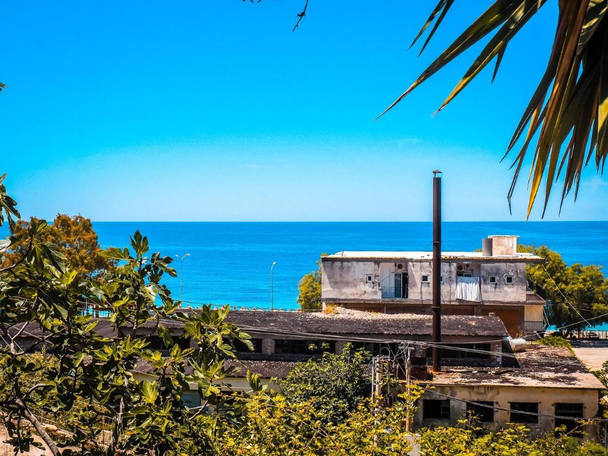 Sun Bakers Hostel Himarë Dış mekan fotoğraf