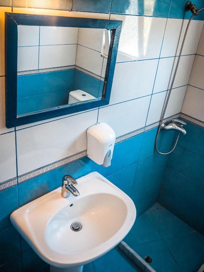 Sun Bakers Hostel Himarë Dış mekan fotoğraf