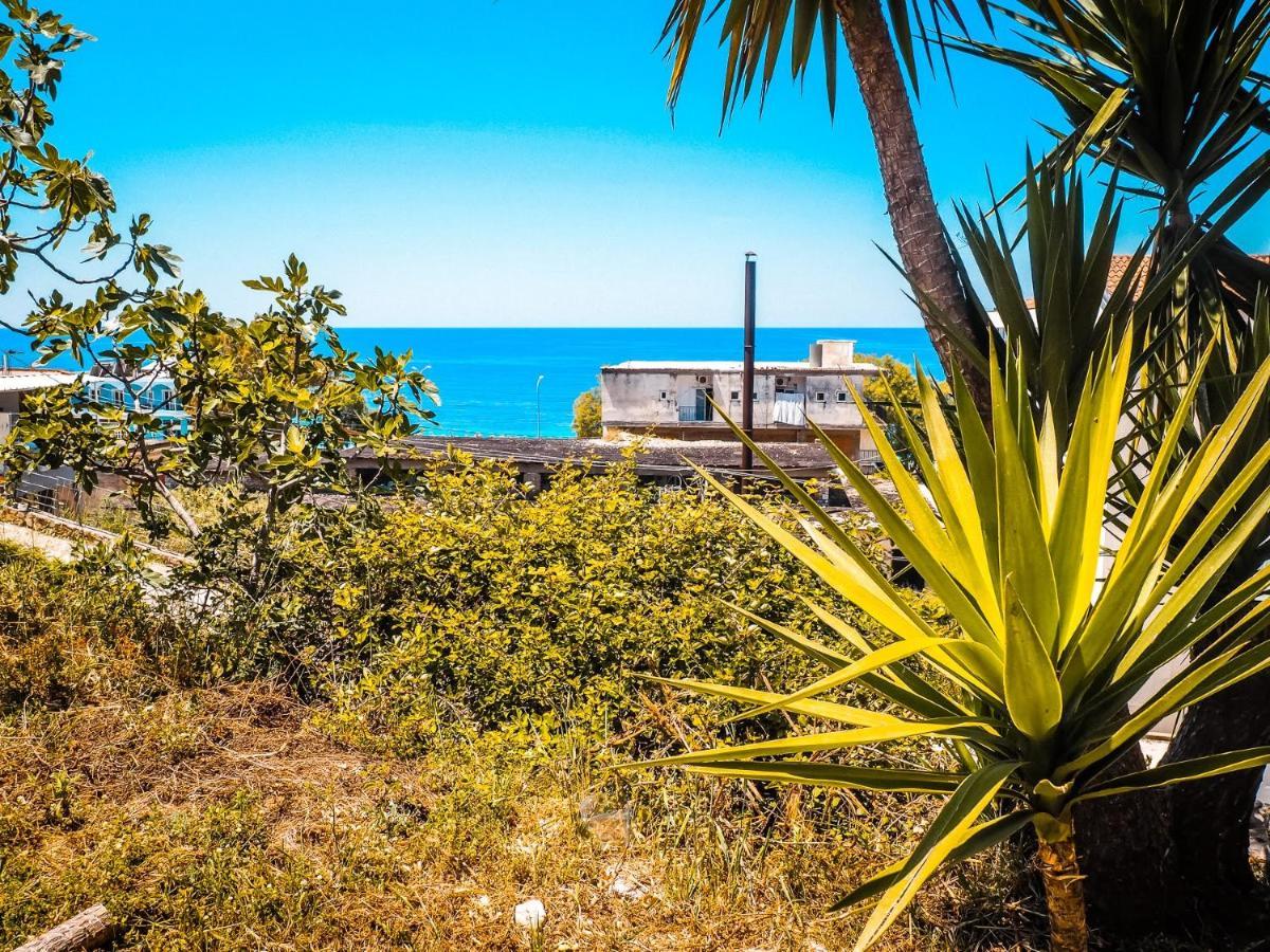 Sun Bakers Hostel Himarë Dış mekan fotoğraf